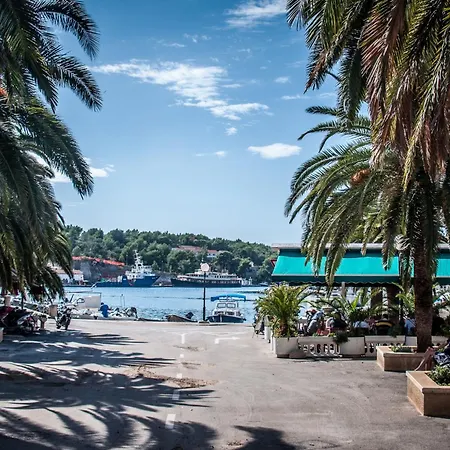 Riva Thalia - Milna, Brac *