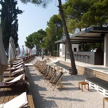 Riva Thalia - Milna, Brac * Milna (Brac)