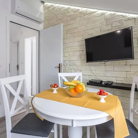 Riva Thalia - Milna, Brac * Milna (Brac)