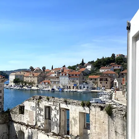 Riva Thalia - Milna, Brac *