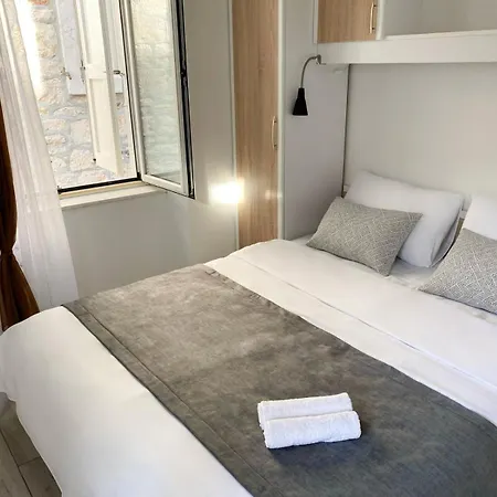 Riva Thalia - Milna, Brac * Milna (Brac)